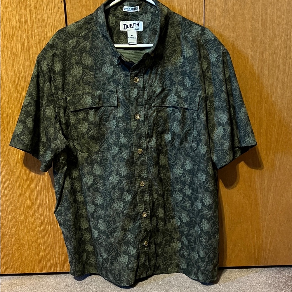 EUC Duluth trading Company Hawaiian theme short sleeve button down. Sz. XL